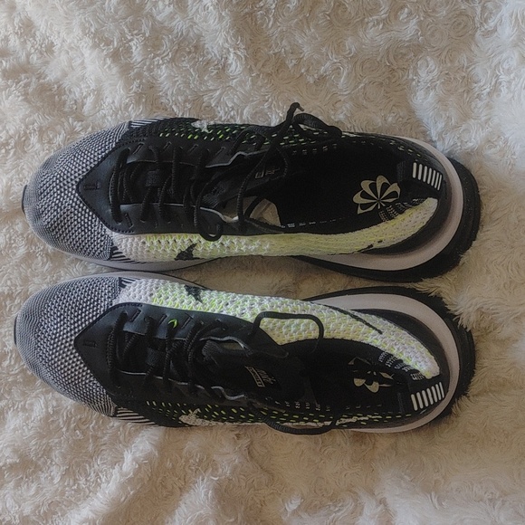 WOMEN NIKE FLYKNIT RACER SHOES - Picture 3 of 8